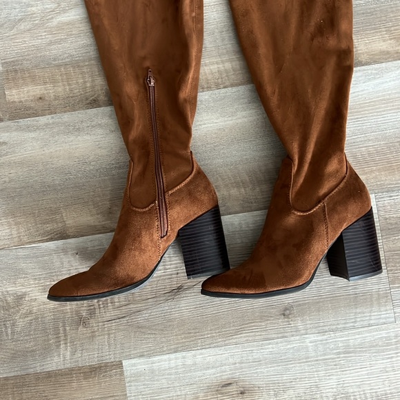 Over the knee boot - Picture 6 of 9